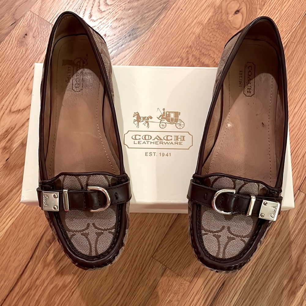 Coach Shoes. Coach Flores flats. A2160. Women’s size 7. Brown/khaki/gold buckle